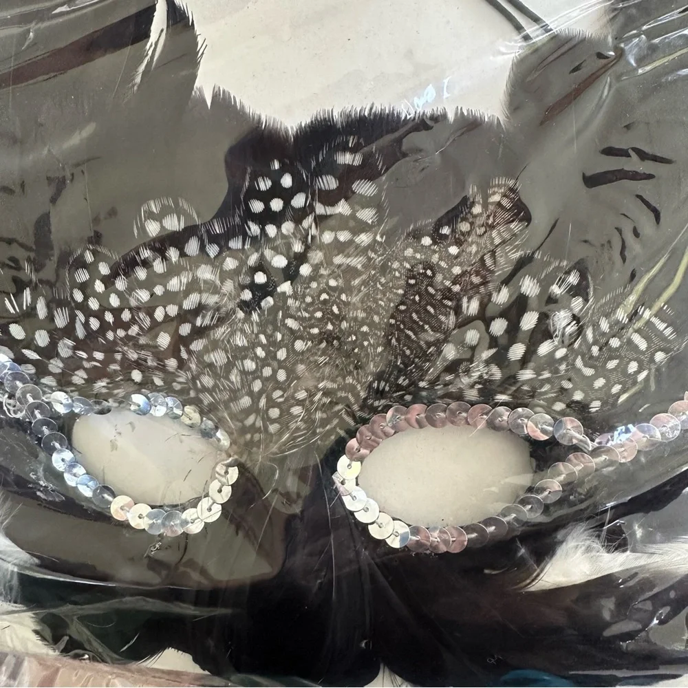 New Vintage 1995 Black Feather Silver Sequin Costume Masquerade Mask